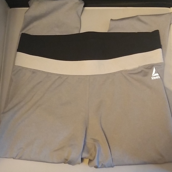 EUC Reebok Cropped Athletic Pants Size S - Picture 3 of 6